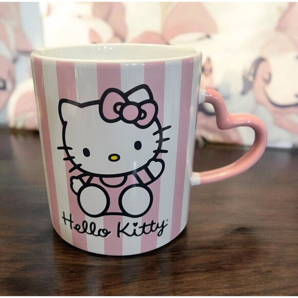 Hello Kitty Mug Candle 18oz‎ Storm Watch Scent | Pet Safe | Collector Gift Idea - Picture 1 of 2